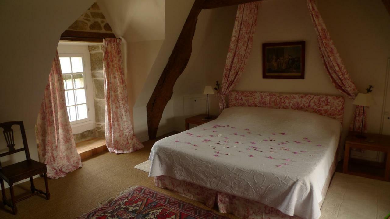 Manoir De Kerguereon Bed and Breakfast Ploubezre Buitenkant foto